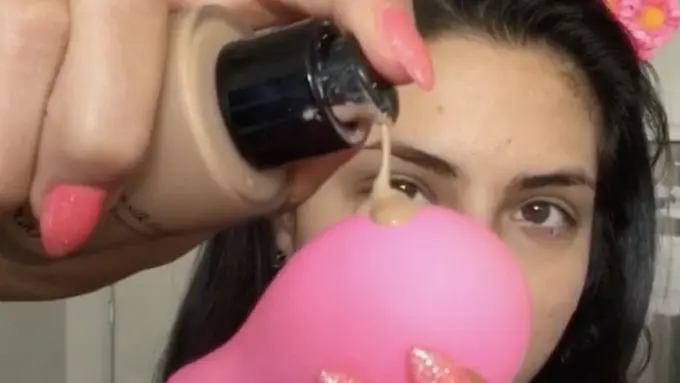 Tidak Terduga, Ini Cara Lain Mengaplikasikan Makeup