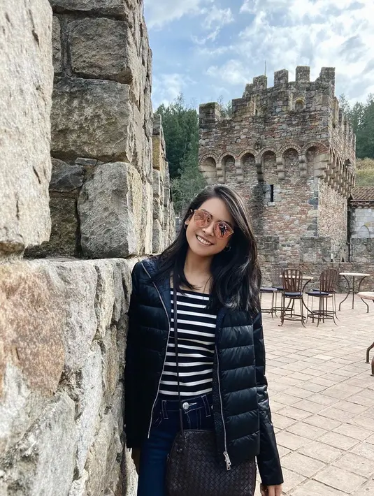 Di Standford University, California, Amerika Serikat, Maudy  sedang melanjutkan kuliah S2-nya. Seperti yang diberitakan sebelumnya, ia memilih jurusan Bisnis untuk jenjang pendidikannya kali ini. (Instagram/maudyayunda)