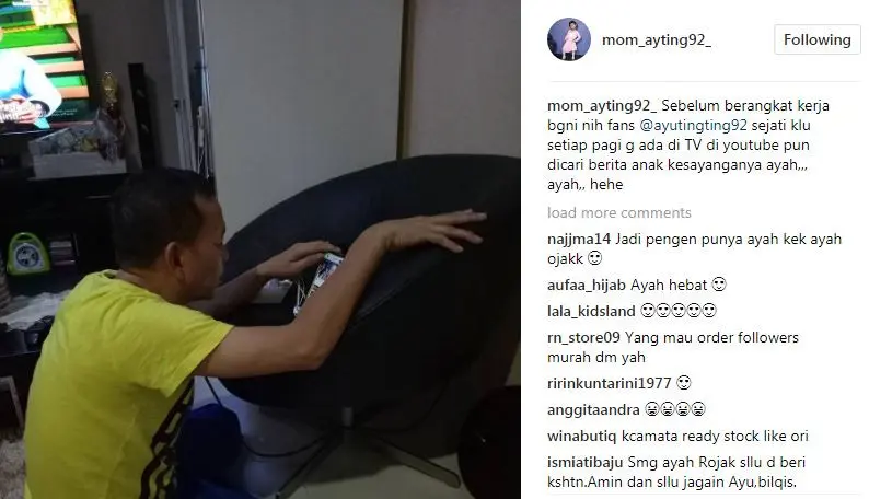 Ayah Ayu Ting Ting rutin cek berita seputar anak kesayangannya.