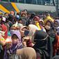 Pencairan bantuan langsung tunai (BLT) untuk UMKM di Cibungbulang, Kabupaten Bogor, Jumat (16/4/2021). (Liputan6.com/ Achmad Sudarno)