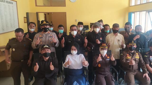 Puluhan aparatur desa dari enam kecamatan di wilayah Garut Selatan, Jawa Barat, mendapatkan pembinaan pengelolaan keuangan dan administrasi perdata dan tata usaha negara dari Kejaksaan Negeri (Kejari) Garut.