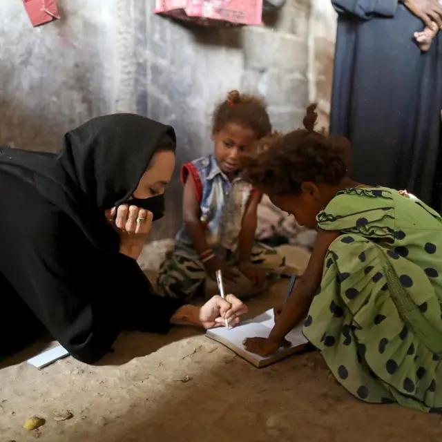 Angelina Jolie mengunjungi Yaman. (Instagram resmi UNHCR/ refugees)