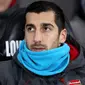 Henrikh Mkhitaryan berada di bangku cadangan saat bertanding melawan Swansea City pada lanjutan Liga Inggris di Stadion Liberty, Swansea, Wales, (30/1). Pada debut pertamanya di Arsenal Mkhitaryan kalah 3-1 atas Swansea City. (Nick Potts/PA via AP)