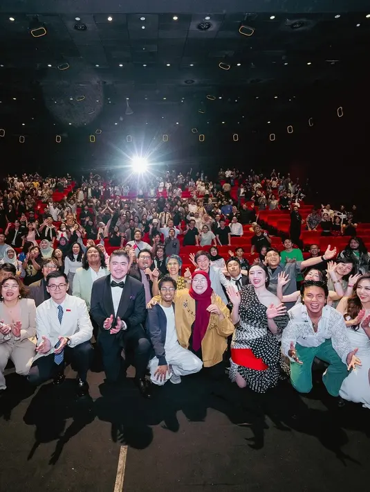 Mengenakan gaun rancangan Didi Budiardjo, Febby Rastanty terlihat percaya diri dengn gaun polkadot. [@febbyrastanty]