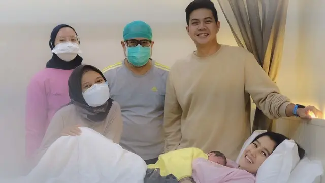 [Fimela] Ardina Rasti melahirkan anak kedua