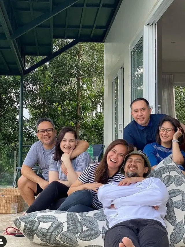 7 Potret Persahabatan Ersa Mayori dan Novita Angie, Kompak Banget