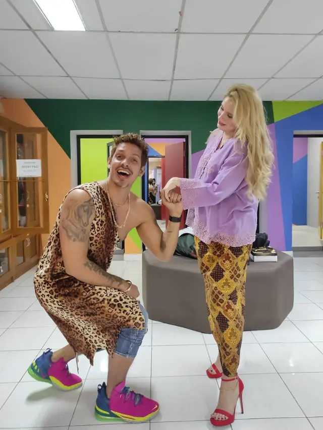 Beri Nama Unik ke Anak Kedua, Ini 6 Potret Kompak Robby Shine dan Nastasya Shine