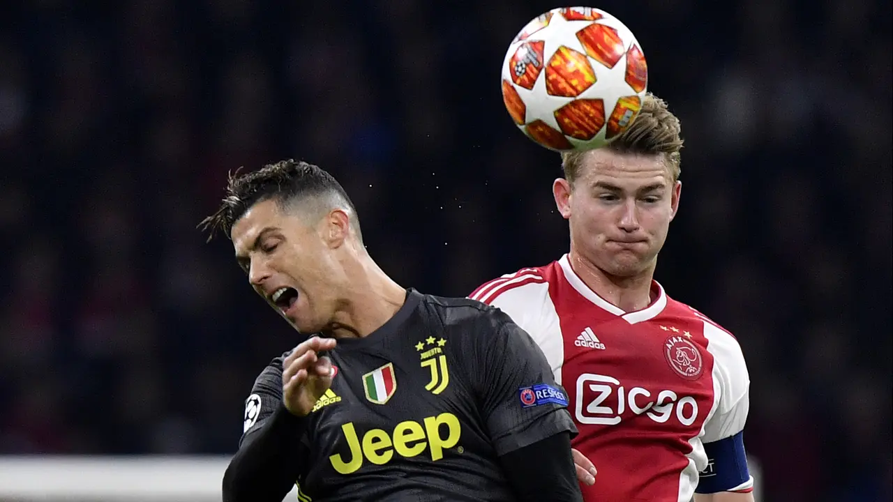 Aksi Matthijs de Ligt Saat Berduel dengan Ronaldo