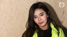 Mantan kekasih Billy Syahputra, Elvia Cerolline saat ditemui di kawasan Mampang, Jakarta, Kamis (4/8/2022). Elvia Cerolline mengaku menolak ajakan Billy Syahputra untuk balikan tapi ingin langsung dinikahi. (Liputan6.com/Herman Zakharia)