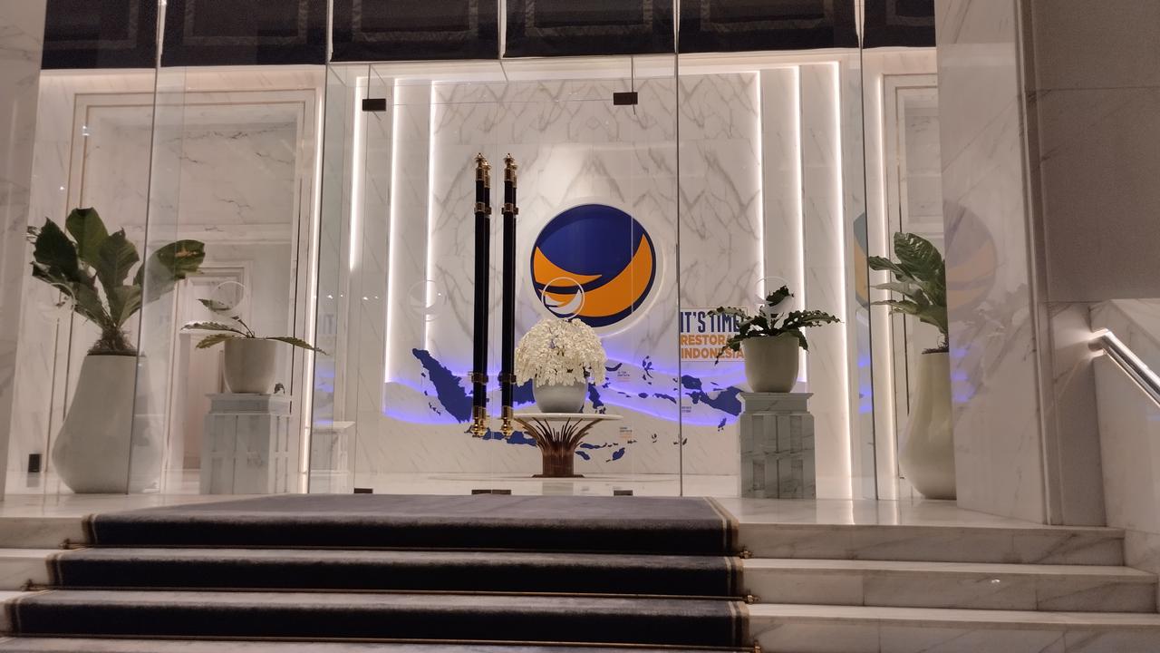 Situasi Kantor Partai NasDem usai Menteri Pertanian Syahrul Yasin Limpo Dikabarkan Hilang Kontak di Eropa.