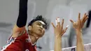 Melawan Filipina, pelatih timnas voli putra Indonesia Jiang Jie memainkan Dio Zulfikri, Dimas Saputra, Farhan Halim, Doni Haryono, Hendra Kurniawan, dan Malizi. Juru taktik asal China itu ingin skuadnya tampil langsung menyerang dengan menempatkan Dimas di posisi empat, Hendra tiga, dan Farhan dua. (Liputan6.com/Helmi Fithriansyah)