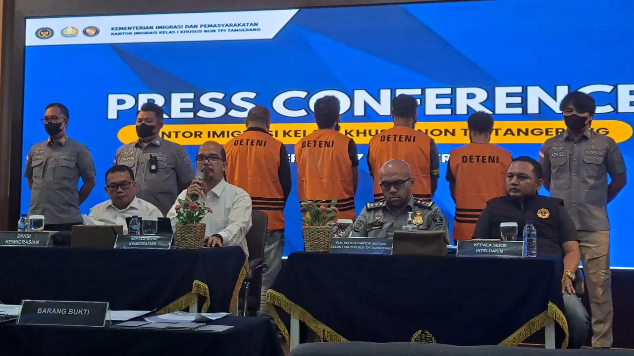Pengungkapan kasus empat Warga Negara Asing (WNA) asal Pakistan yang menggunakan visa investor perusahaan bodong oleh Kantor Imigrasi Kelas I Khusus Non TPI Tangerang.