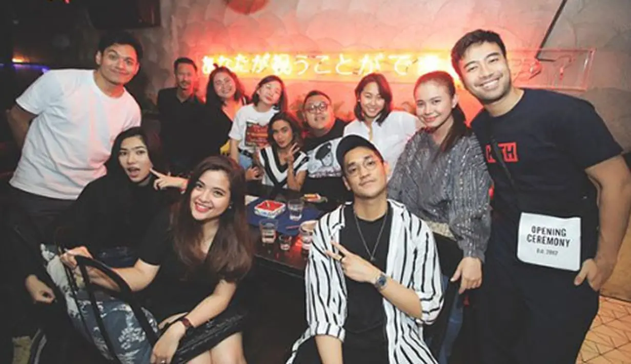 Selain Rossa, terlihat hadiri Tasya Kamila, Vidi Aldiano, Randy Pandugo, dan Isyana Sarasvati. (Foto: instagram.com/afgansyah.reza)