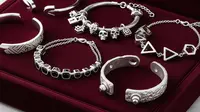5 Rekomendasi Model Gelang Pandora Emas Putih untuk Gaya Kasual Edgy 2025, Dilengkapi Tips Styling