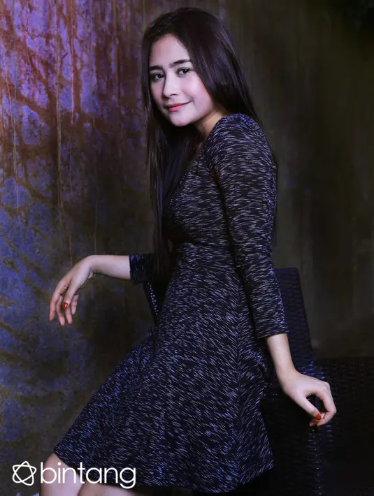 Meskipun berkarya dalam banyak bidang, Prilly tidak mau menganggap enteng bidang-bidang tersebut. Dirinya pun juga belajar dengan senior-senior dan latihan setiap hari dalam acara musik sebagai host. (Galih W. Satria/Bintang.com)