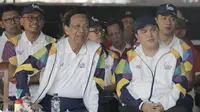 Gubernur DIY Sultan Hamengkubuwono X dan Ketua INASGOC, Erick Thohir saat acara kirab obor Asian Games 2018 di Pagelaran Keraton Yogyakarta, Kamis (19/7/2018). Total jarak kirab Obor di Yogya ini sepanjang 11,5 kilometer. (Bola.com/M Iqbal Ichsan)