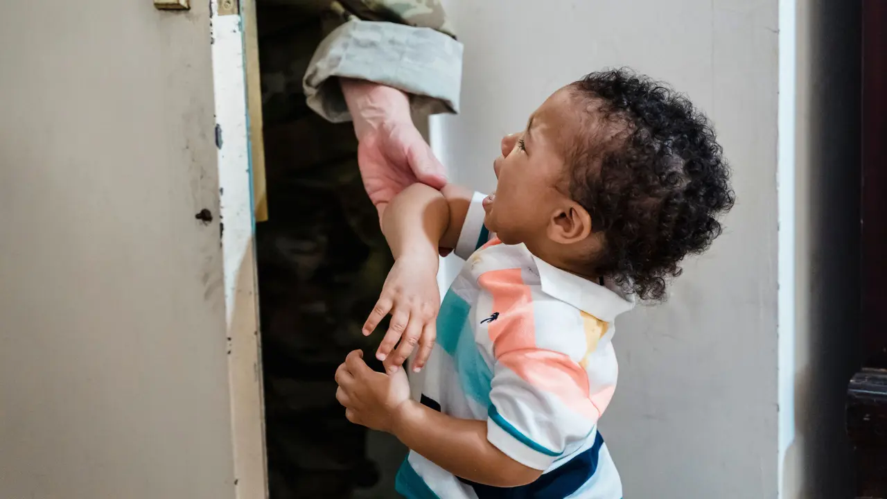 Anak Menangis saat Masuk Sekolah? Kenali Separation Anxiety dan Cara Mengatasinya