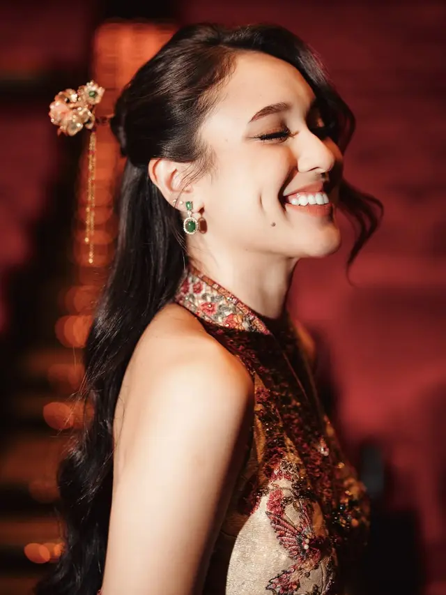 Potret Yasmin Napper pakai gaun (Foto: Instagram @yasminnapper)