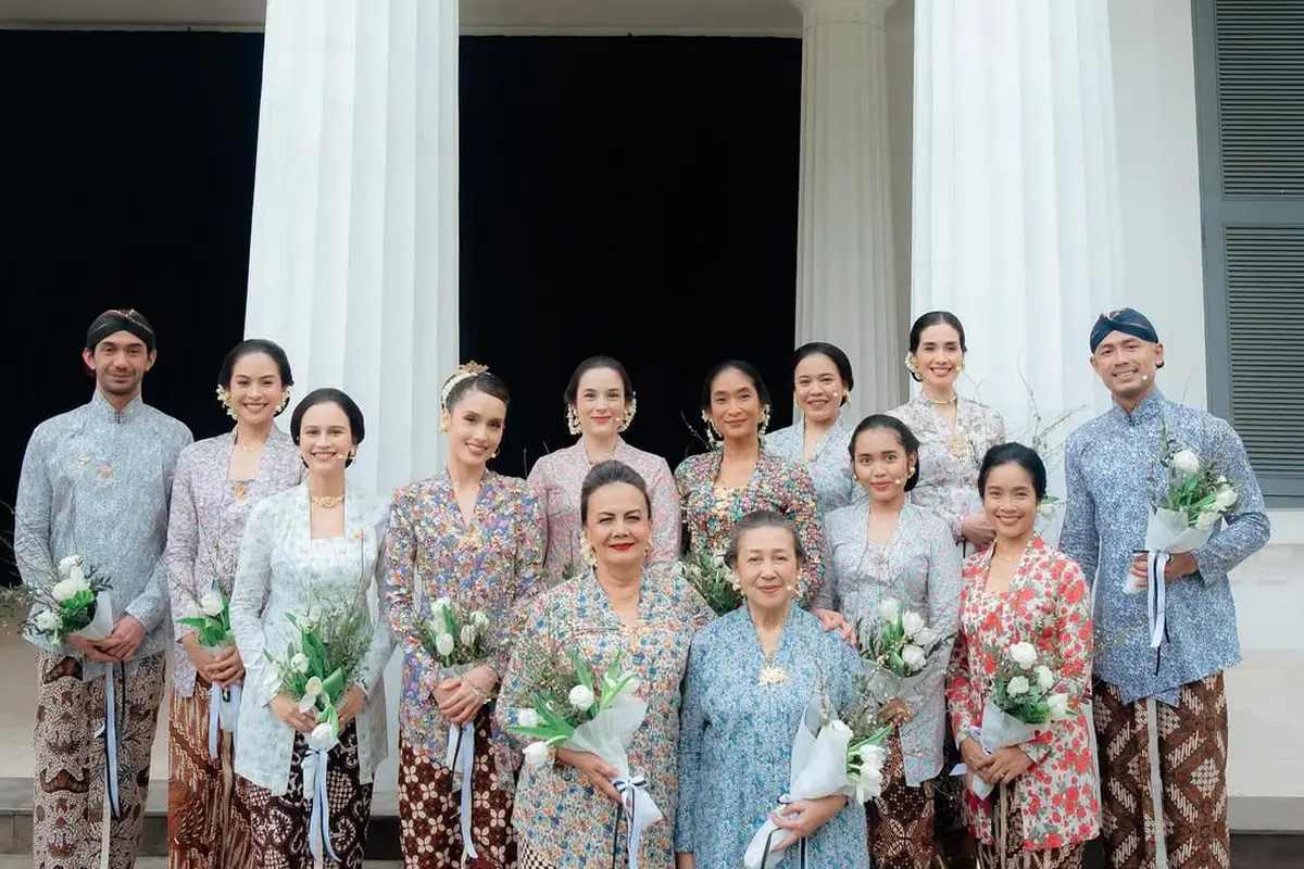 Pesona Aktris Kartini Masa Kini, Cristine Hakim, Happy Salma, hingga Maudy Ayunda Tampil dengan Kebaya Floral di Museum Nasional