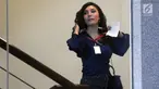 Istri siri terpidana korupsi e-KTP Andi Agustinus alias Andi Narogong, Inayah bersiap menjalani pemeriksaan di Gedung KPK, Jakarta, Selasa (27/8/2019). Inayah diperiksa sebagai saksi kasus proyek pengadaan E-KTP dengan tersangka Dirut PT Sandipala Arthaputra, Paulos Tannos. (merdeka.com/Dwi Narwoko)
