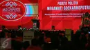 Ketua Umum PDIP, Megawati Soekarnoputri menyampaikan pidato politik saat Rakernas I PDIP di Jakarta, Minggu (10/1/2016). Rakernas tersebut bertajuk 'Mewujudkan Trisakti dengan Pembangunan Nasional Semesta Berencana'. (Liputan6.com/Faizal Fanani)