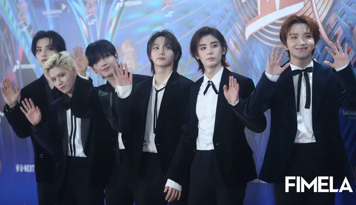 Boy Next Door di red carpet Golden Disc Awards 2024 yang digelar di Jakarta, Sabtu (6/1/2024). [Foto: Bayu Herdianto/Fimela]