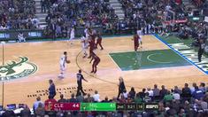 Berita video game recap NBA 2017-2018, Cleveland Cavaliers vs Milwaukee Bucks dengan skor 116-97.