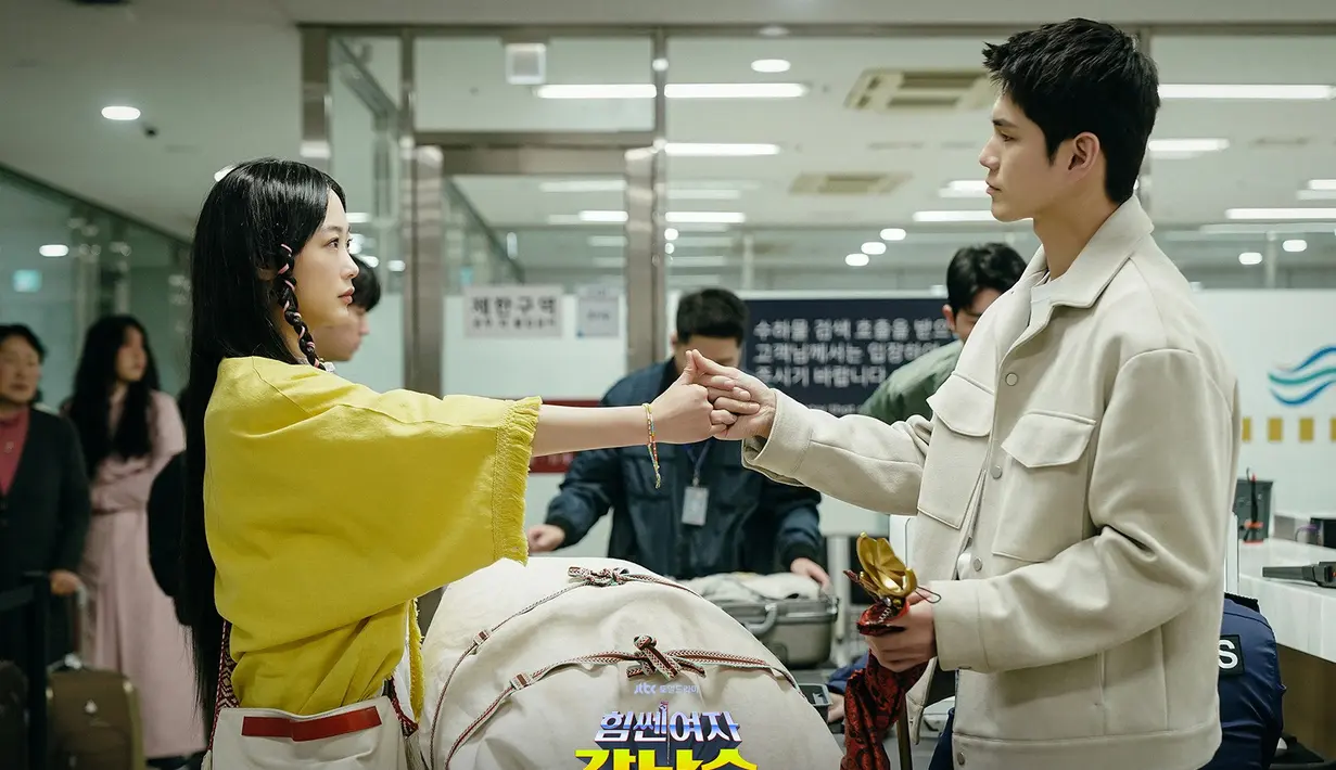 Mereka lalu membuat janji dengan kelingking atas barang bawaan yang dibawa Gang Nam Soon dari Mongolia, menimbulkan rasa ingin tahu tentang apa yang mereka janjikan satu sama lain.