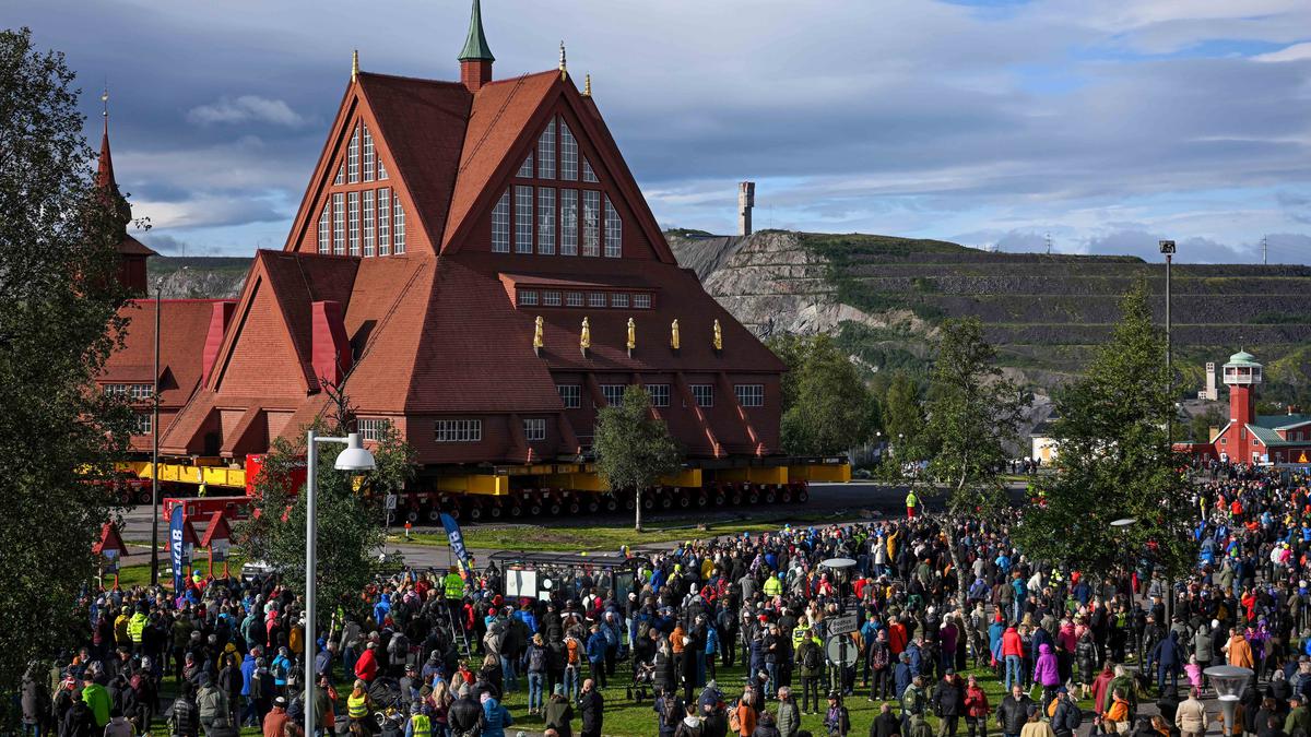 Gereja Kayu Bersejarah Berusia 113 Tahun di Swedia Dipindahkan