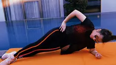 Prilly Mahatei Latuconsina, seleb cantik berusia 22 tahun. Sebagai aktris, Prilly memiliki banyak kesibukkan di dunia hiburan. Agar staminanya terus terjaga, Prilly rutin menjalani workout di waktu senggangnya. (Liputan6.com/IG/@prillylatuconsina96)