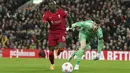 Mohamed Salah dan Sadio Mane benar-benar menjadi momok bagi Manchester United. Kedua pemain tersebut bukan hanya berhasil mencetak gol tapi juga sukses mengacak-ngacak pertahanan Setan Merah. (AP/Jon Super)