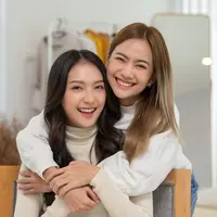 ilustrasi sahabat bahagia/220 Selfmade studio/Shutterstock