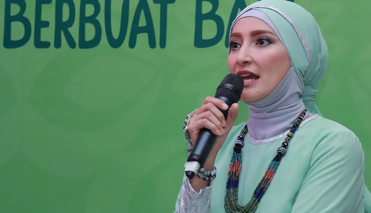 "Adiknya dia juga puasa ikut abangnya. Kalau saya bangunin abangnya sahur, dia juga kebangun. Yaudah gak apalah ikutan. Ali udah sampai jam 6 maghrib, adiknya jam 12 djuhur tapi lanjut lagi," terangnya. (Galih W. Satria/Bintang.com)