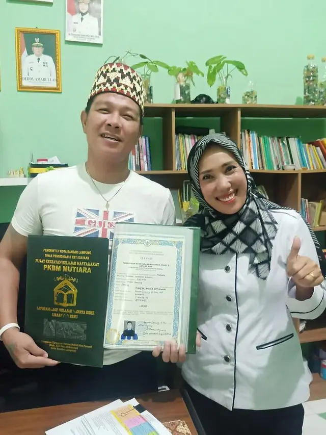 6 Momen Andika Mahesa Kangen Band Dapat Ijazah Paket C Setara SMA