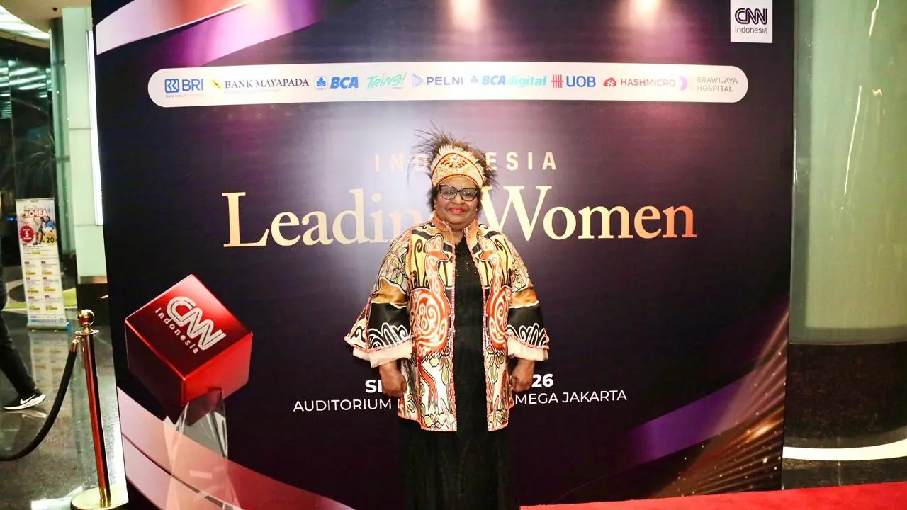 Wakil Menteri Dalam Negeri (Wamendagri) Ribka Haluk usai menerima penghargaan kategori Public Sector dalam ajang CNN Leading Women Awards 2026.