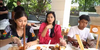 Titi Kamal dan Sarwendah (Youtube/The Onsu Family)