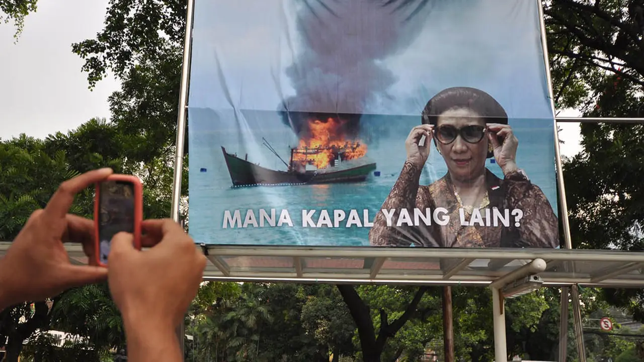 Ini Poster Kocak Menteri Susi di Kantornya
