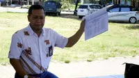 Ketua Ombudsman RI sedang turun ke lapangan untuk menindaklanjuti pengaduan masyarakat sebelum tewas disambar KA Maharani. (Liputan6.com/Edhie Prayitno Ige)
