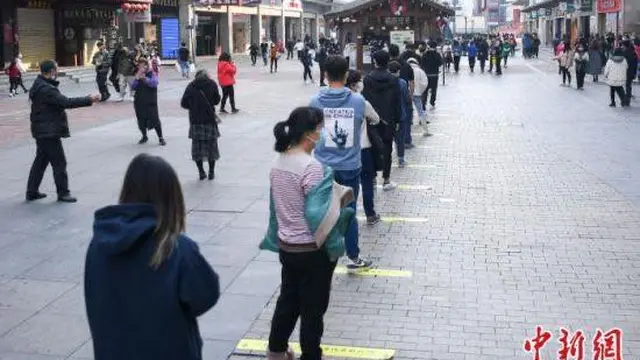 warga china dites suhu badan saat antre beli boba