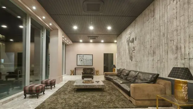 Kantor Shah Rukh Khan dan Istri