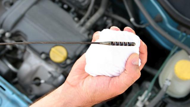 Cek Kondisi Oli Mesin dalam 5 Menit