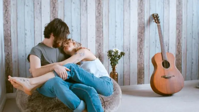 Kalau Pacarmu Bersikap Begini, Baginya Kamu Sudah Senyaman Rumah