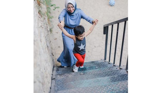 Jarang Terekspos, Ini 6 Potret Lucu Hasan Anak Fedi Nuril