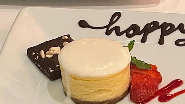 Satu Tahun Menikah, Ini Potret Anniversary Pernikahan Ashilla Eks Blink dan Suami