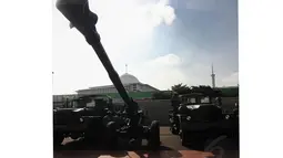 Meriam dengan jarak tembak 20 hingga 30 km ini akan ditempatkan di beberapa Komando Daerah Militer (Kodam) di antaranya Iskandar Muda, Tanjung Pura, dan Mulawarman, Selasa (6/5/14). (Liputan6.com/Faizal Fanani)