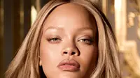 Rihanna Memesona Sebagai Dewi Emas dalam Debutnya di Kampanye J’Adore dari Dior Beauty