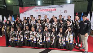 Jason Donovan Yusuf bersama tim renang Indonesia saat tiba di Jakarta usai berjaya di SEA Games 2025 (Liputan6.com/Thomas)