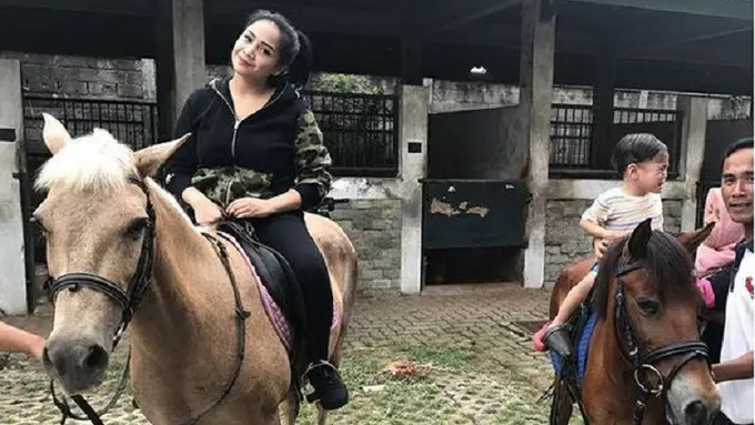 [Bintang] Nagita Slavina dan Rafathar