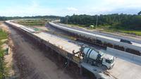 Proses pembangunan jalan tol Balikpapan-Samarinda. (Dok Jasa Marga)