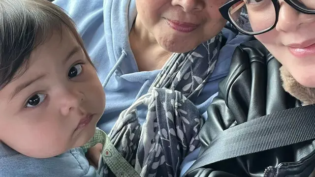 7 Potret Gisela Cindy Waktu Momong Nova, Sayang Banget dengan Keponakan